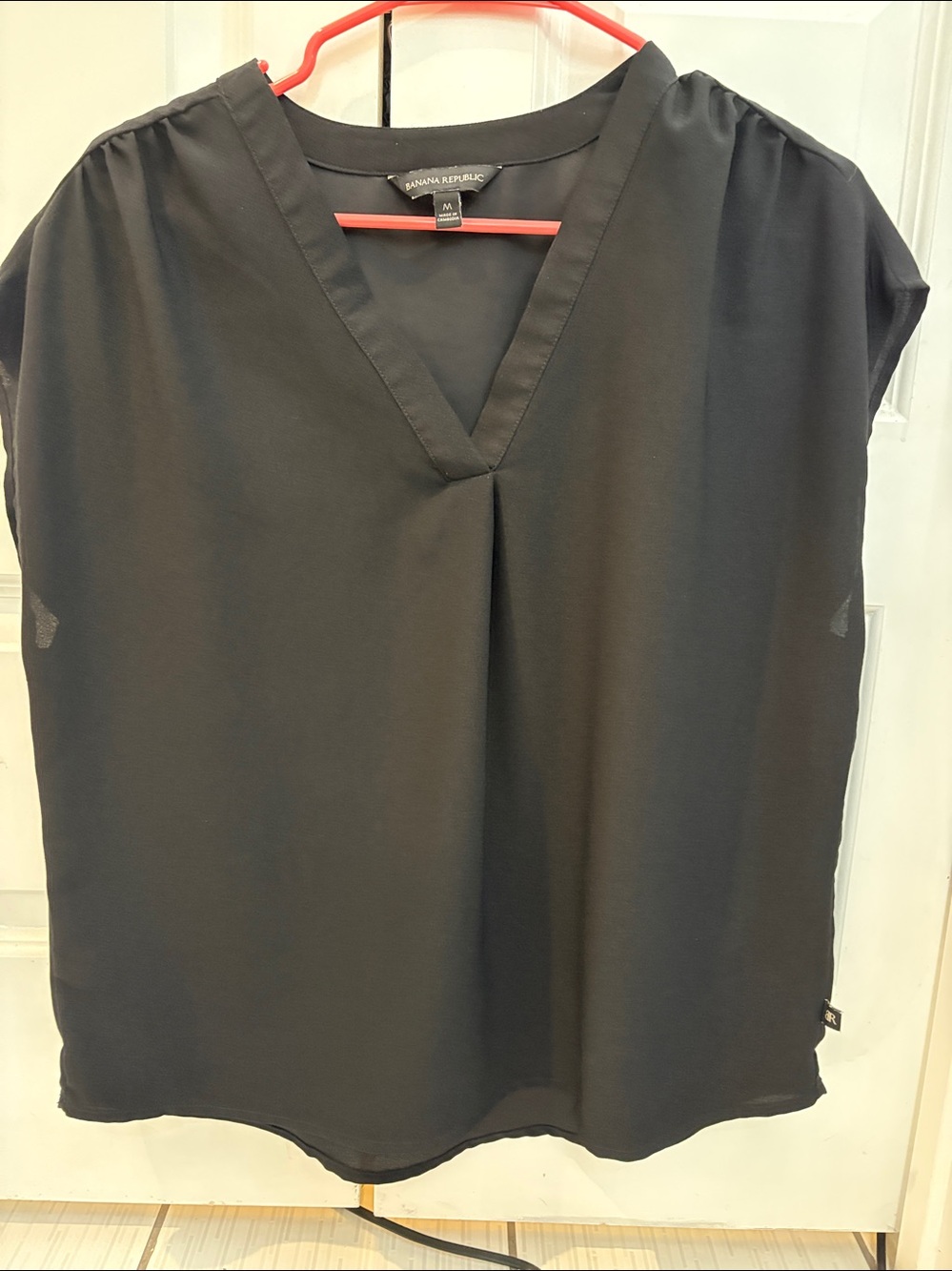 Banana Republic Black V-Neck Pleated Cap Sleeve Blouse